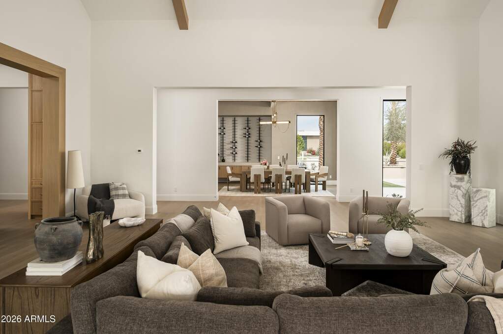 6 Bedroom Single Family Home/House's Image 12