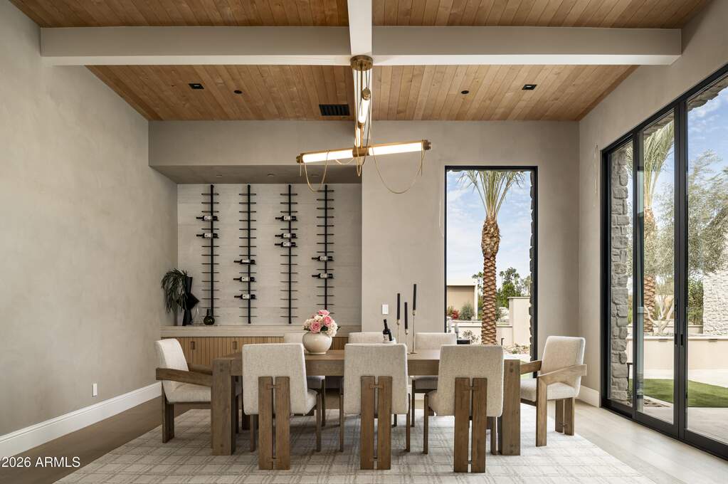 6 Bedroom Single Family Home/House's Image 13