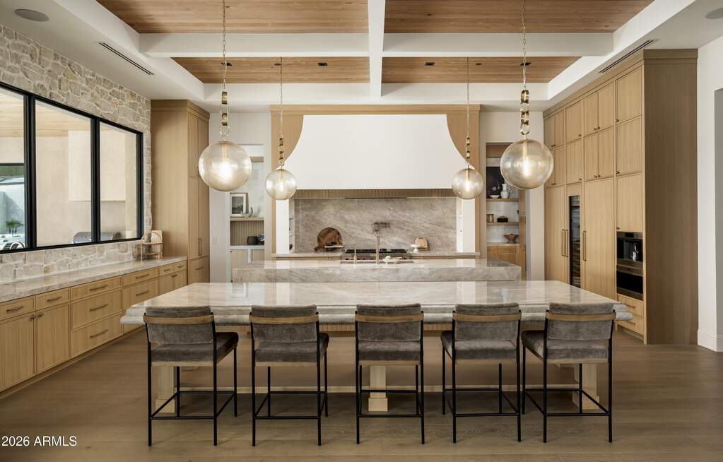6 Bedroom Single Family Home/House's Image 14