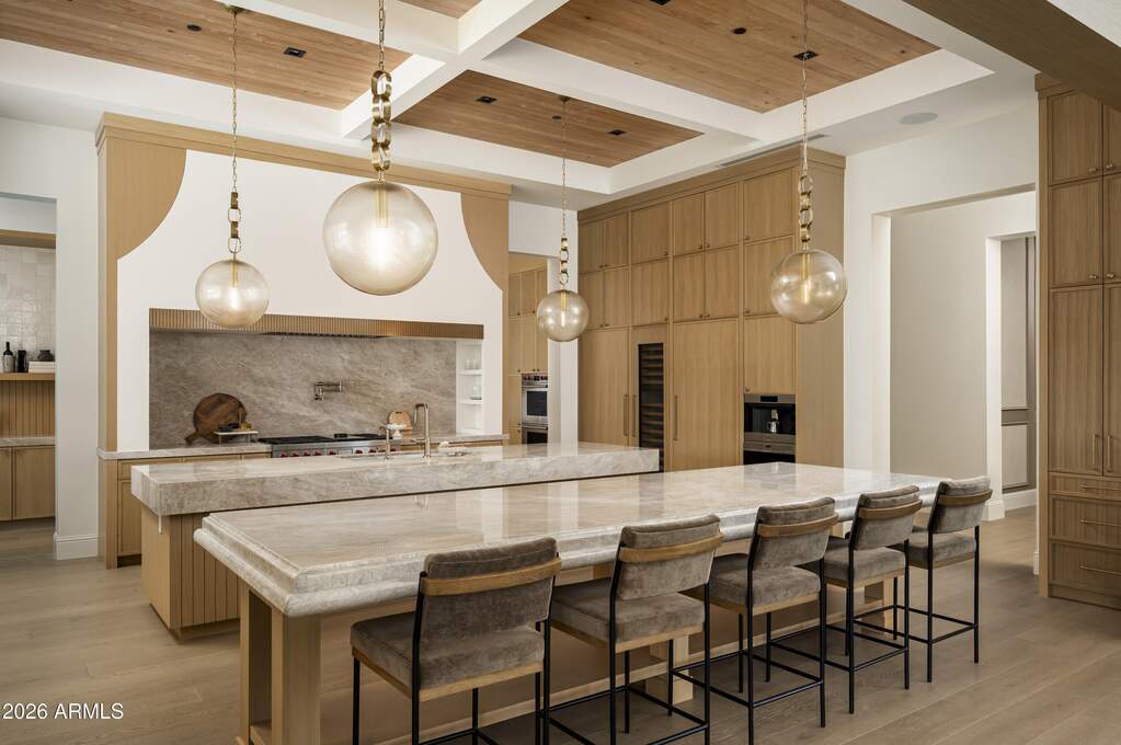 6 Bedroom Single Family Home/House's Image 15