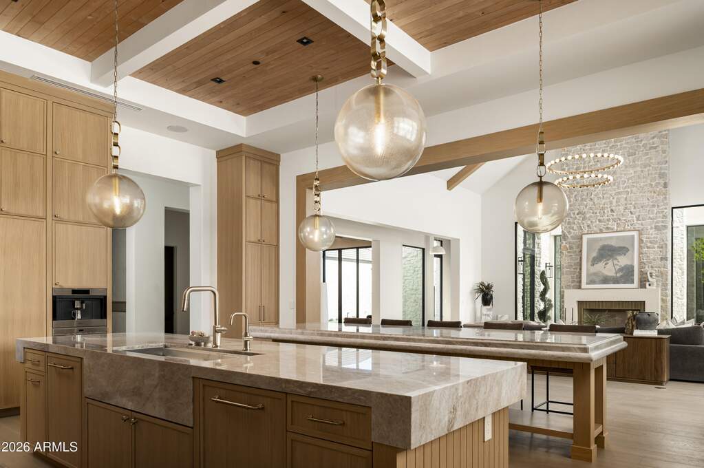 6 Bedroom Single Family Home/House's Image 19