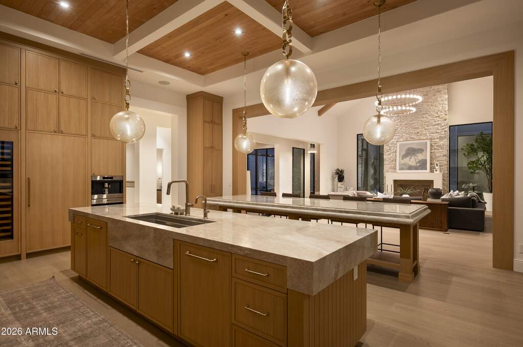 6 Bedroom Single Family Home/House's Image 20