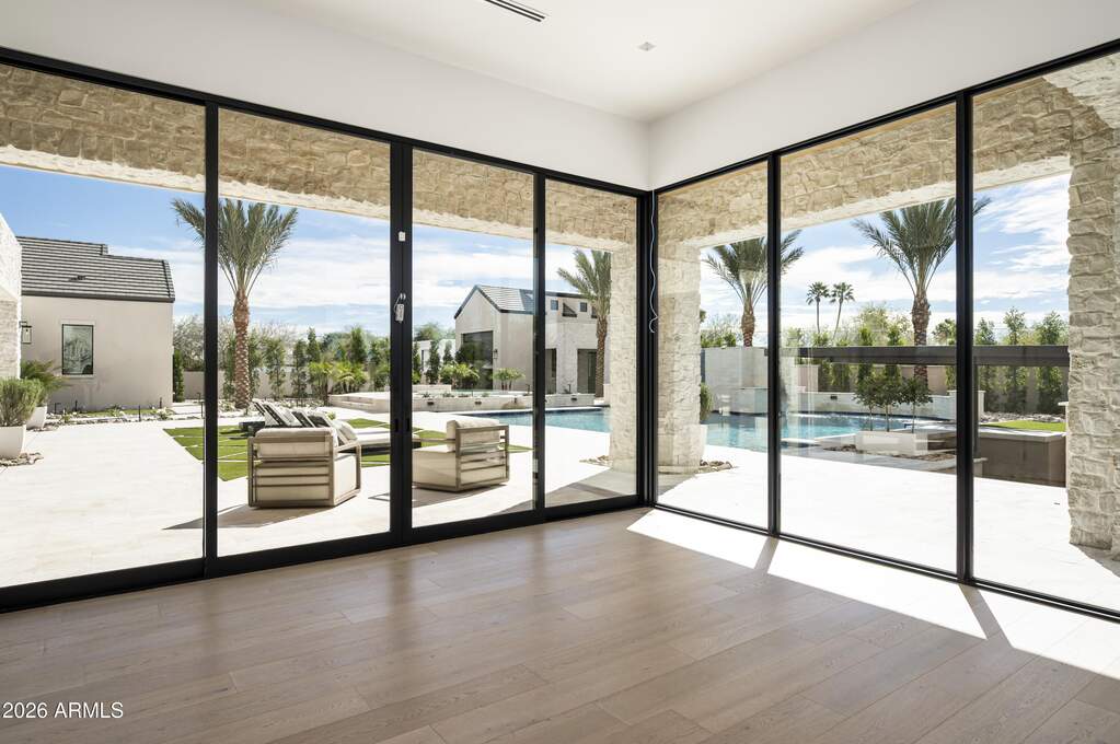 6 Bedroom Single Family Home/House's Image 23