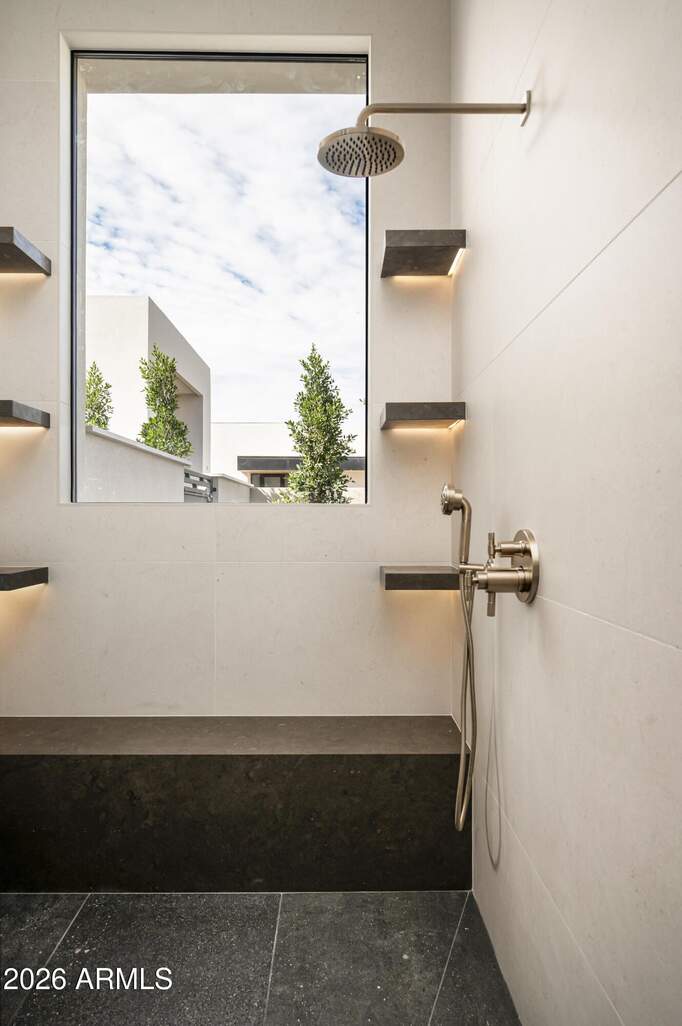 6 Bedroom Single Family Home/House's Image 28