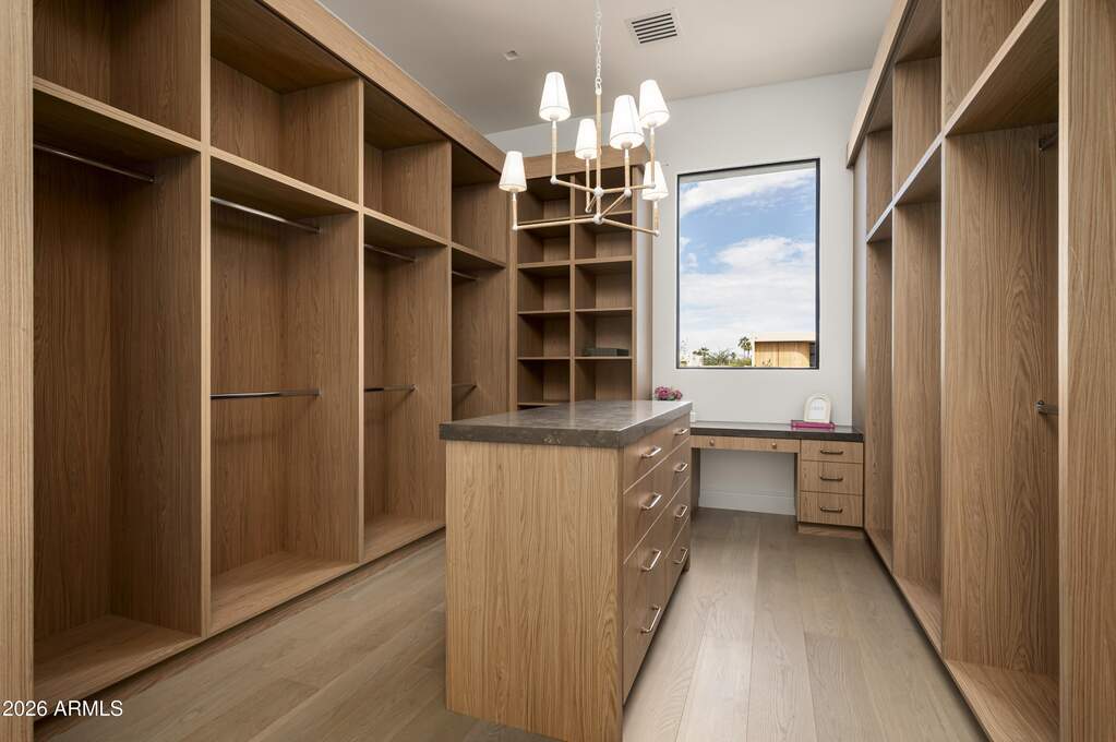 6 Bedroom Single Family Home/House's Image 29