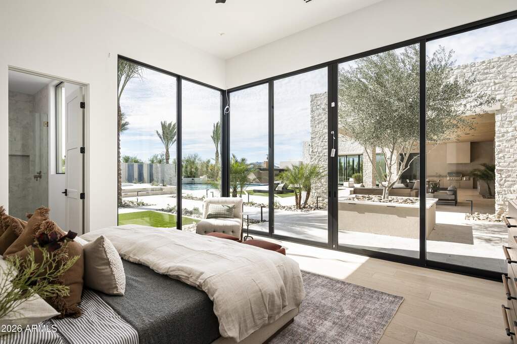 6 Bedroom Single Family Home/House's Image 35