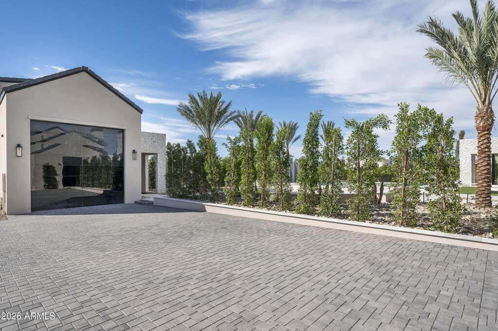 6 Bedroom Single Family Home/House's Image 40