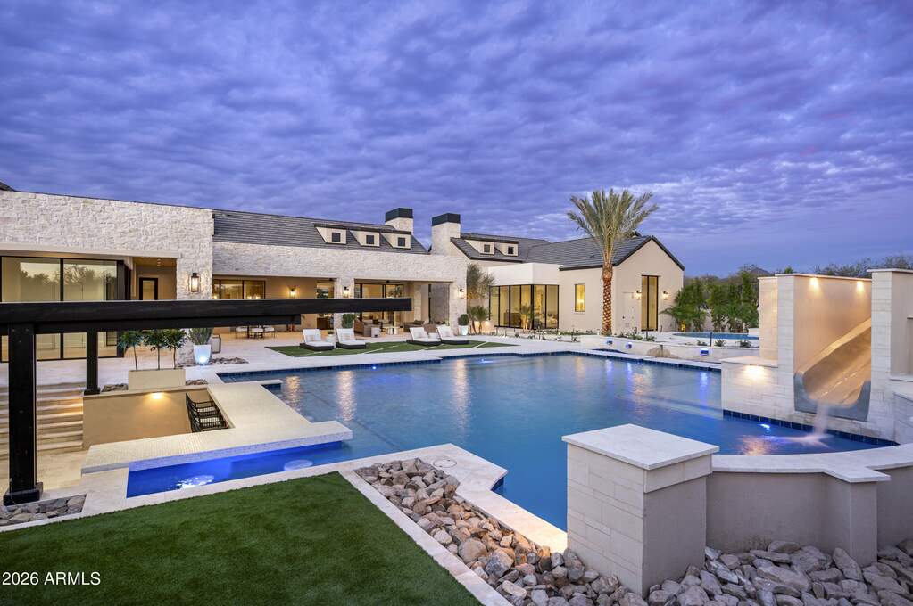 6 Bedroom Single Family Home/House's Image 42