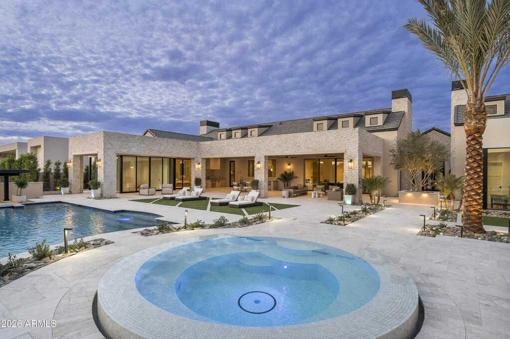 6 Bedroom Single Family Home/House's Image 43