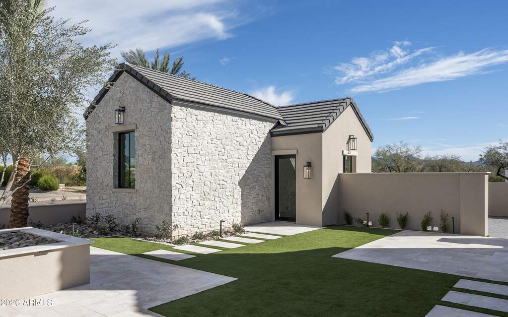 6 Bedroom Single Family Home/House's Image 52