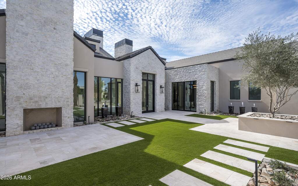 6 Bedroom Single Family Home/House's Image 54