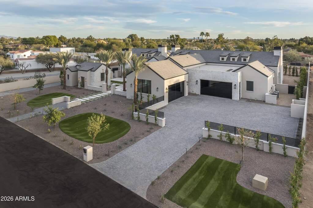 6 Bedroom Single Family Home/House's Image 4