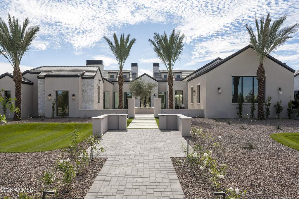 6 Bedroom Single Family Home/House's Image 5