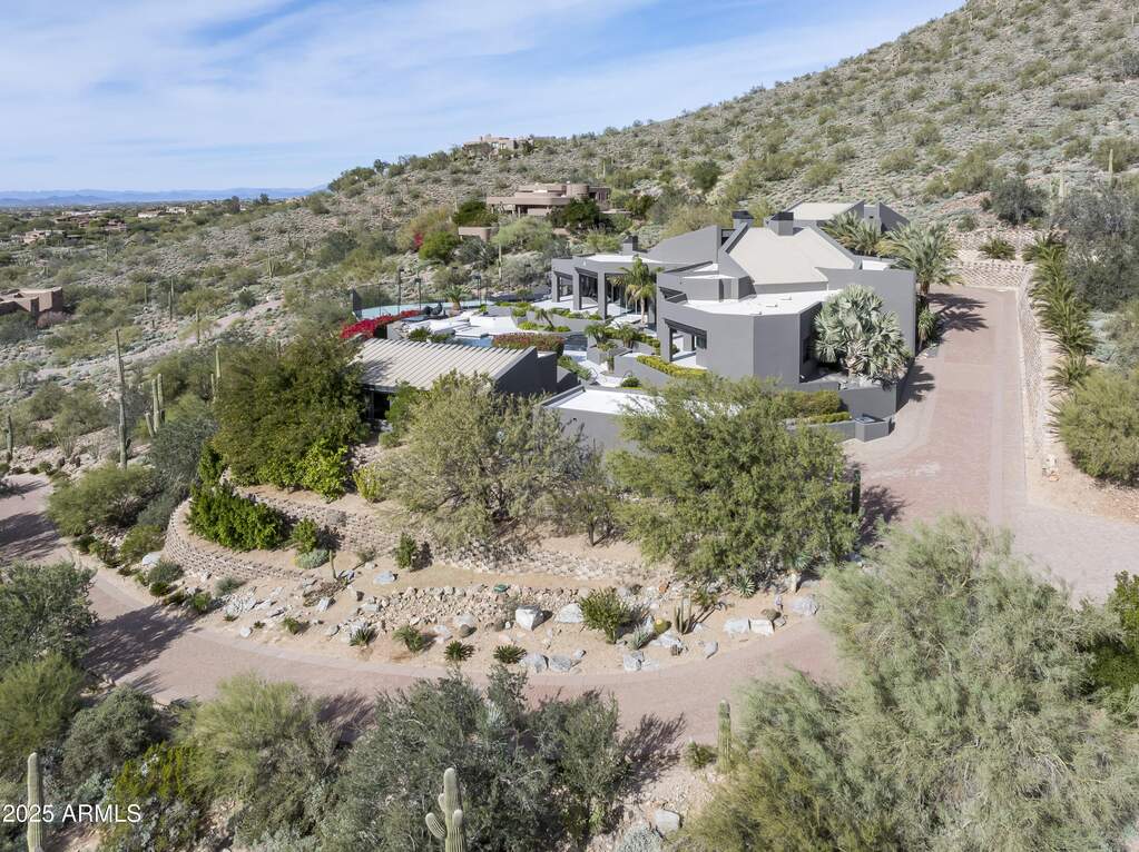 4 Bedroom Single Family Home/House's Image 7