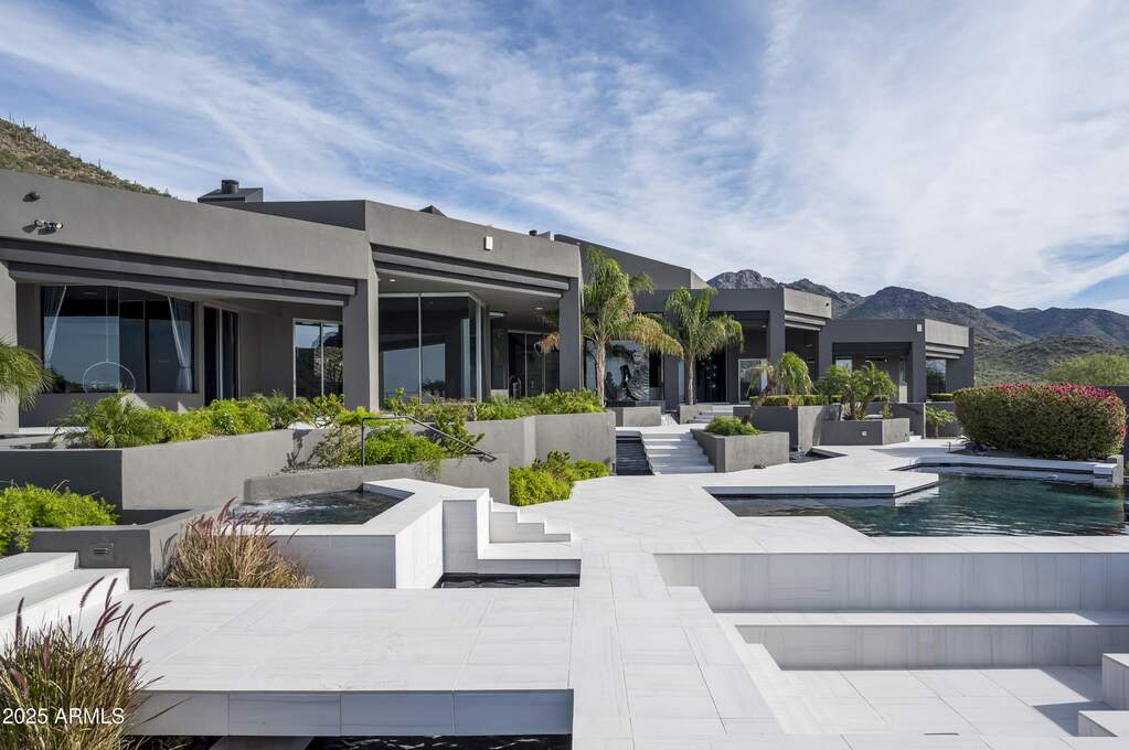 4 Bedroom Single Family Home/House's Image 5