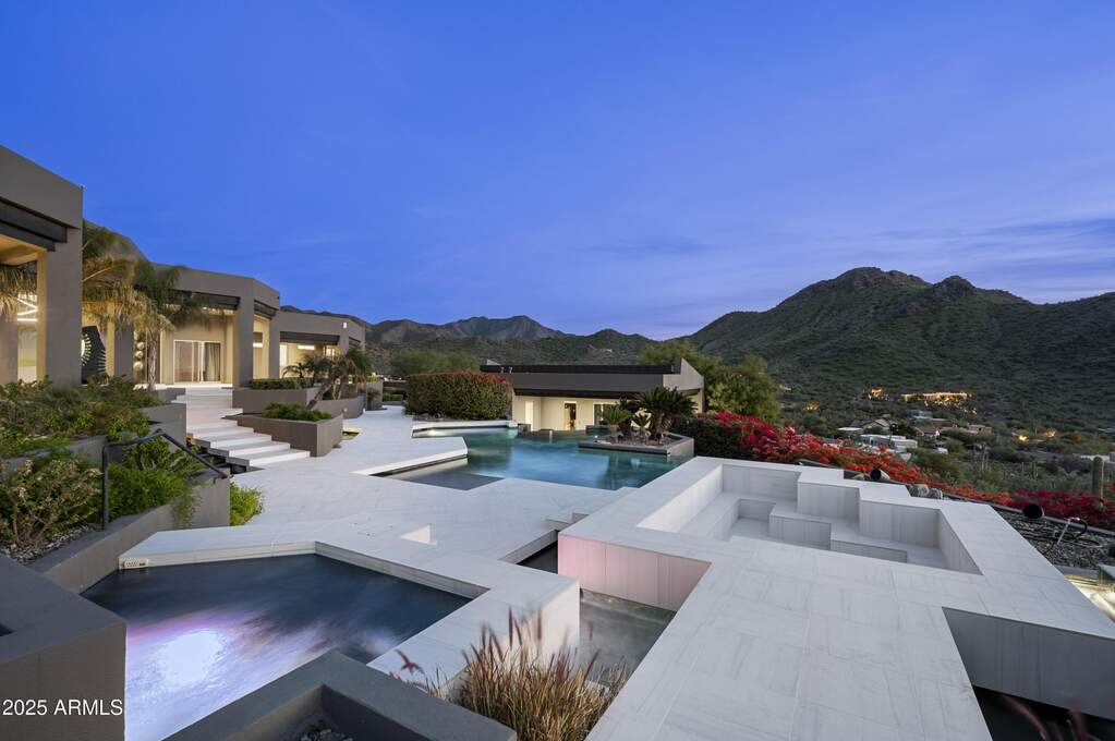4 Bedroom Single Family Home/House's Image 6