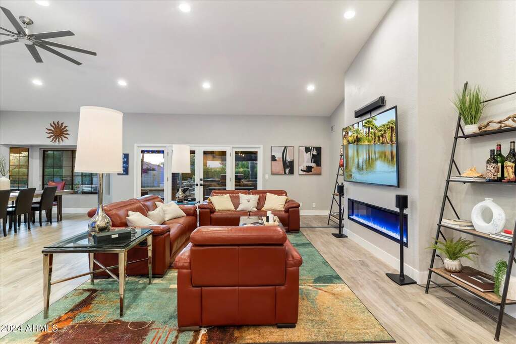 7 Bedroom Single Family Home/House's Image 11