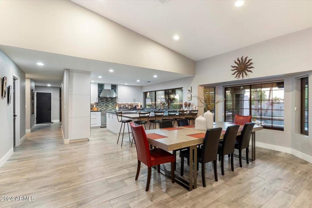 7 Bedroom Single Family Home/House's Image 15