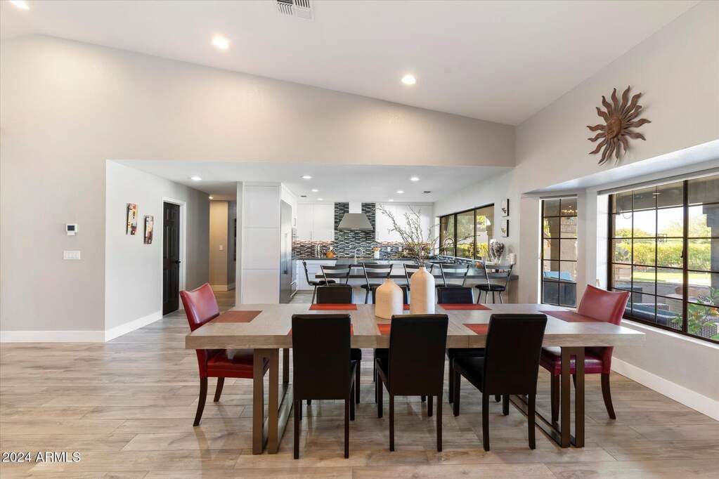 7 Bedroom Single Family Home/House's Image 17