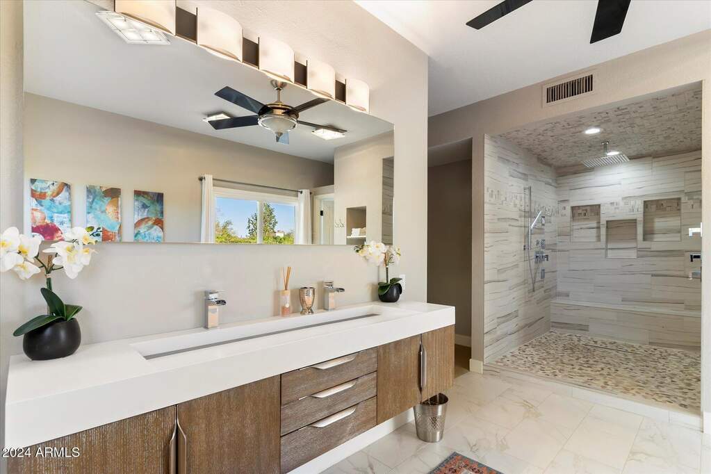 7 Bedroom Single Family Home/House's Image 32