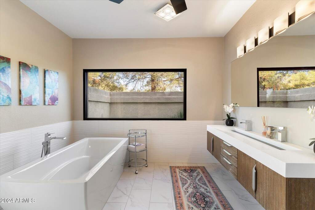 7 Bedroom Single Family Home/House's Image 33