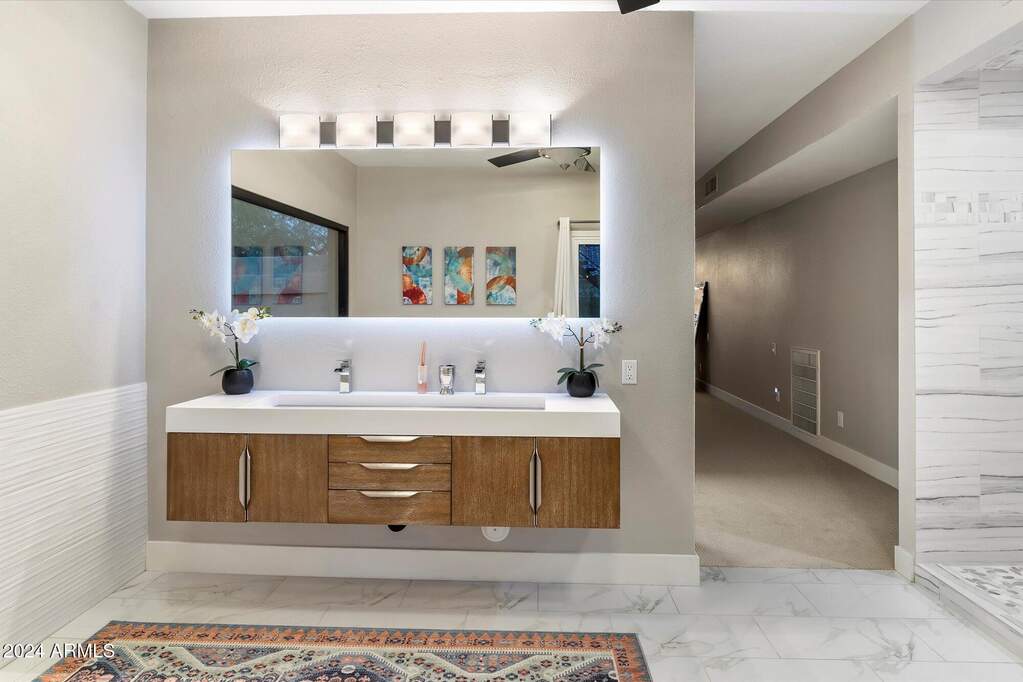 7 Bedroom Single Family Home/House's Image 34