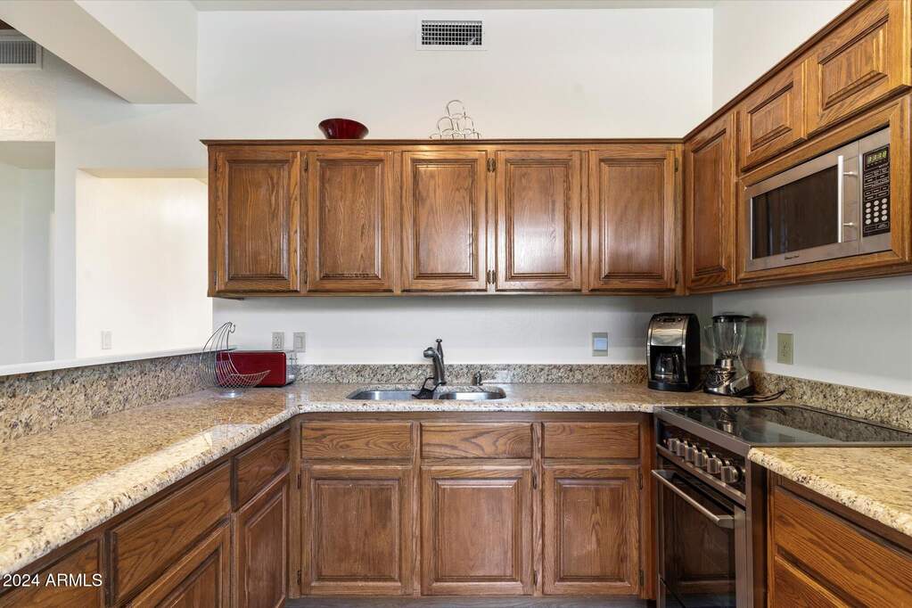 7 Bedroom Single Family Home/House's Image 52