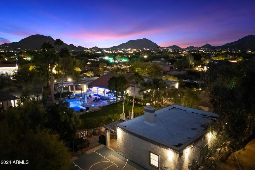 7 Bedroom Single Family Home/House's Image 76