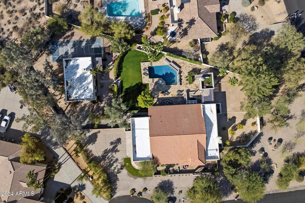 7 Bedroom Single Family Home/House's Image 77