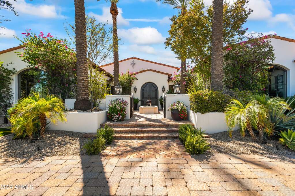 6742 N 48th Street, Paradise Valley, AZ 85253 with ID ARMLS6964618