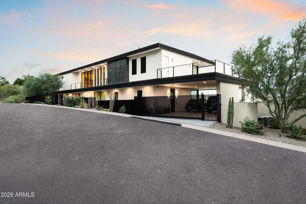 4 Bedroom Single Family Home/House's Image 9