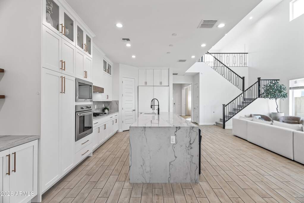 5 Bedroom Single Family Home/House's Image 7