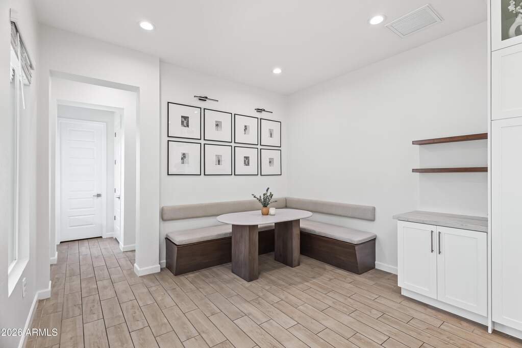 5 Bedroom Single Family Home/House's Image 8