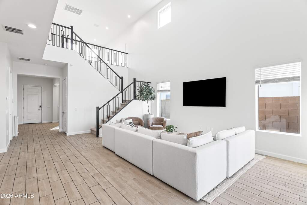 5 Bedroom Single Family Home/House's Image 9