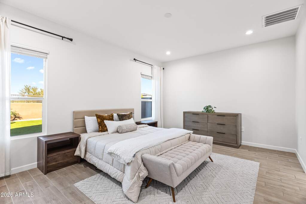 5 Bedroom Single Family Home/House's Image 14