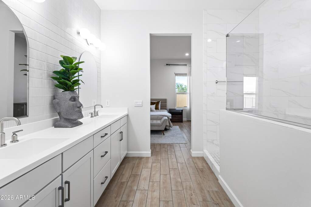 5 Bedroom Single Family Home/House's Image 17