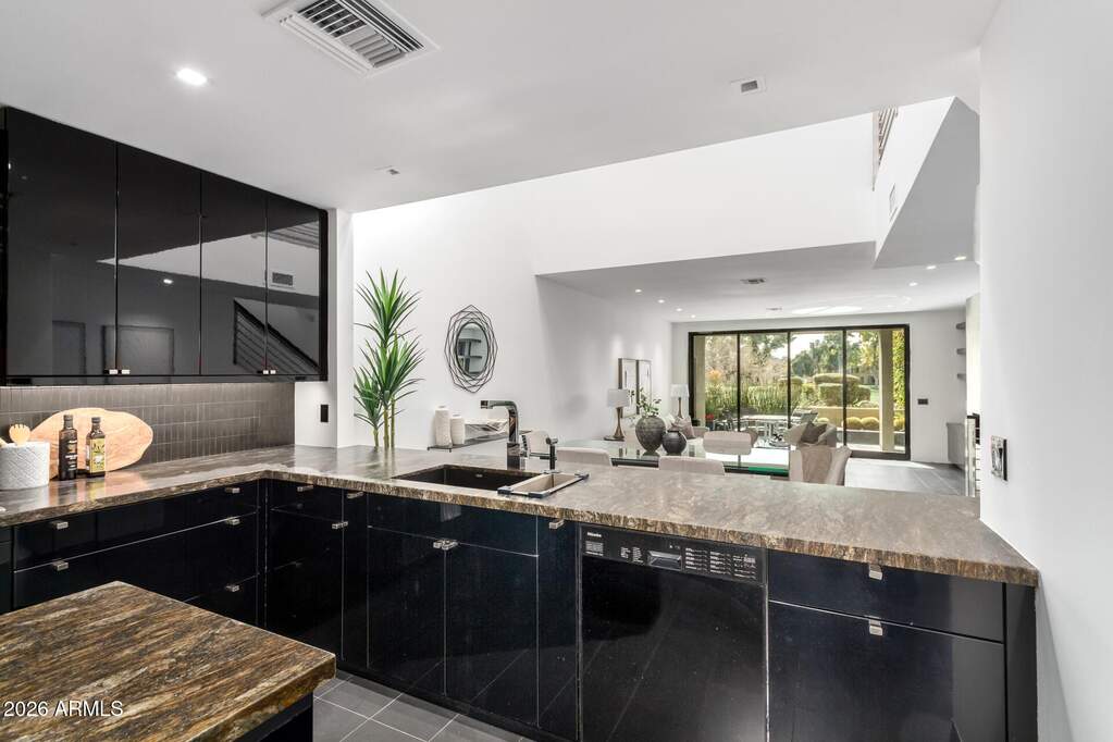 2 Bedroom Villa/Townhouse's Image 10