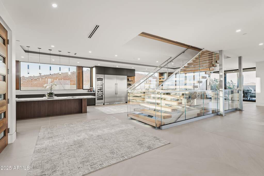 6 Bedroom Single Family Home/House's Image 8
