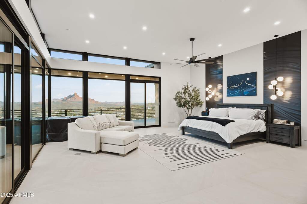 6 Bedroom Single Family Home/House's Image 17