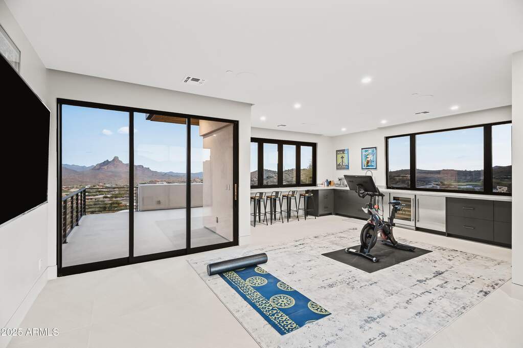 6 Bedroom Single Family Home/House's Image 22