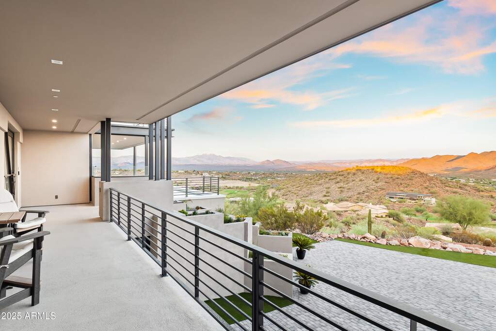 6 Bedroom Single Family Home/House's Image 26