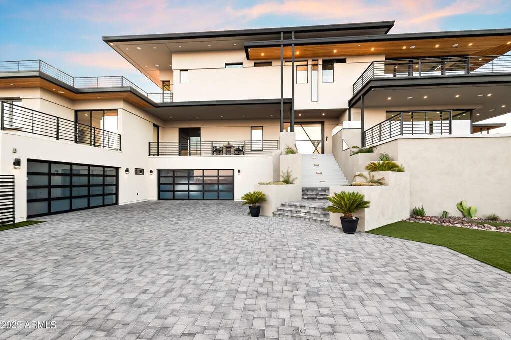 6 Bedroom Single Family Home/House's Image 39