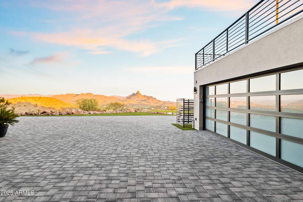 6 Bedroom Single Family Home/House's Image 42