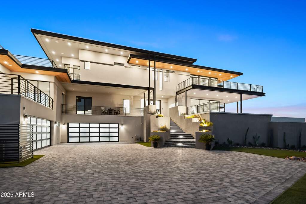6 Bedroom Single Family Home/House's Image 43