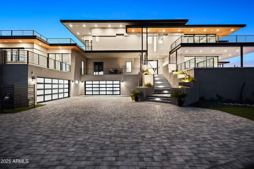 6 Bedroom Single Family Home/House's Image 44
