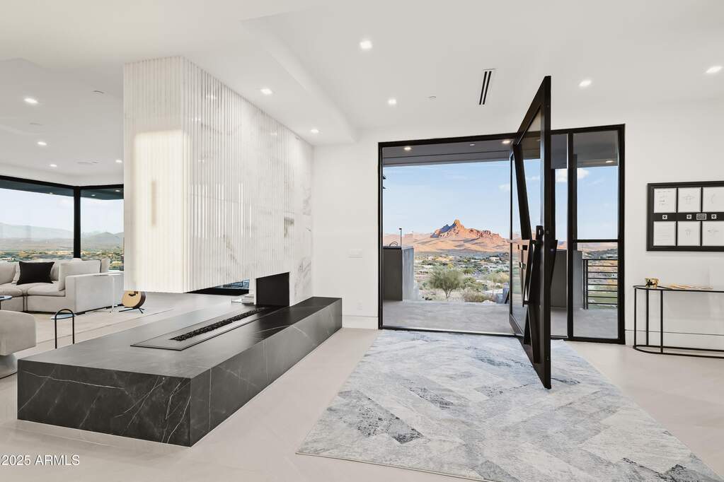 6 Bedroom Single Family Home/House's Image 6