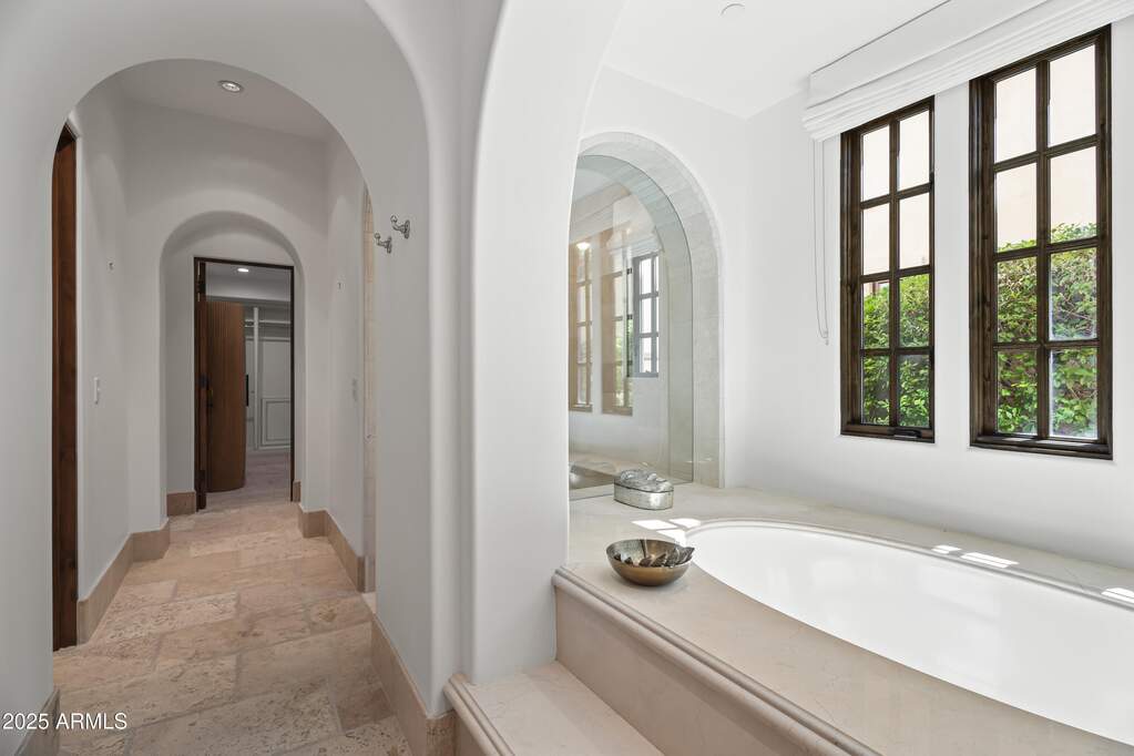 5 Bedroom Single Family Home/House's Image 11