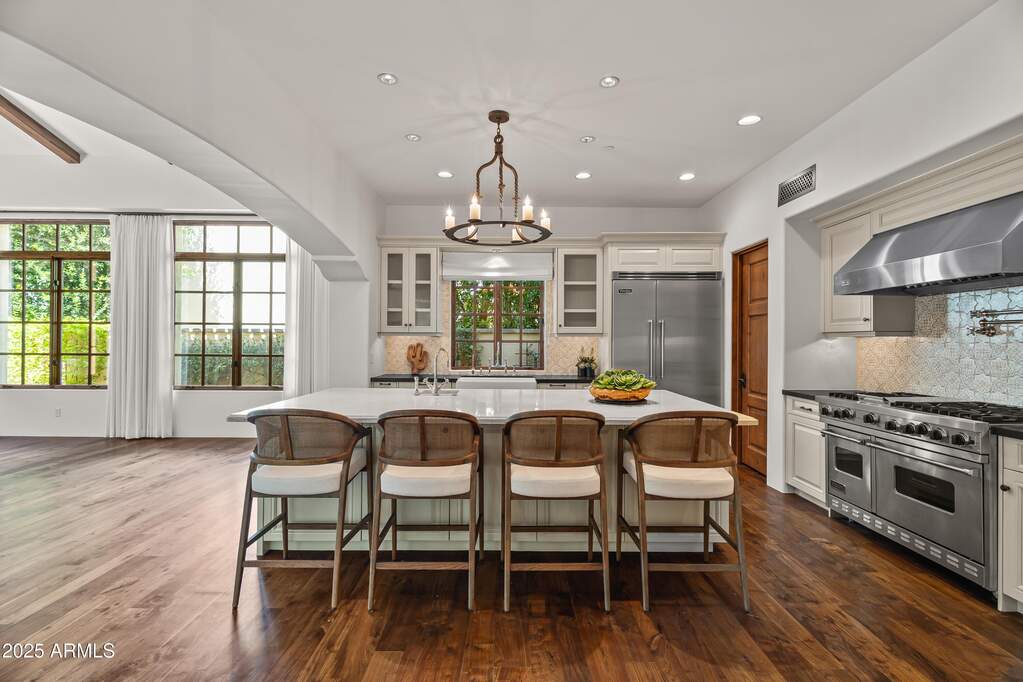 5 Bedroom Single Family Home/House's Image 3