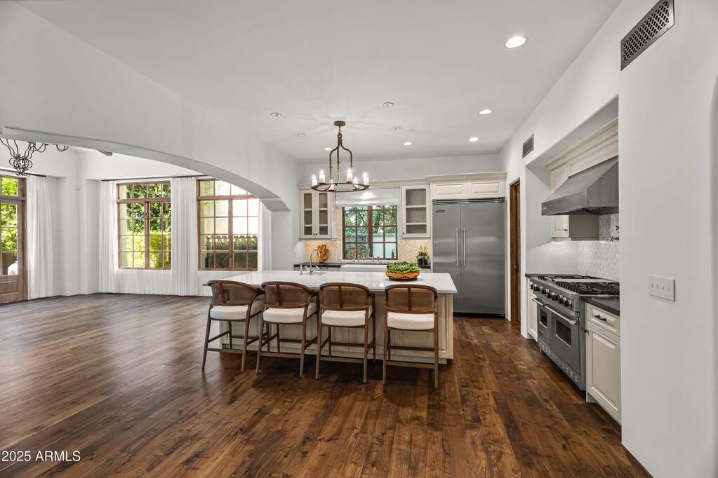 5 Bedroom Single Family Home/House's Image 4