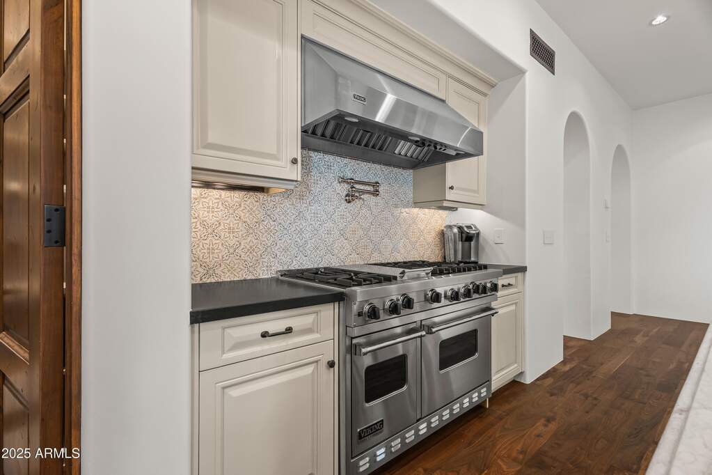 5 Bedroom Single Family Home/House's Image 6